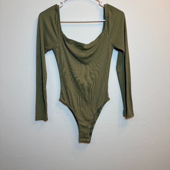 Womens Princess Polly Size 4 US  Green Ribbed Bodysuit Long Sleeve Square Neck - Picture 1 of 5
